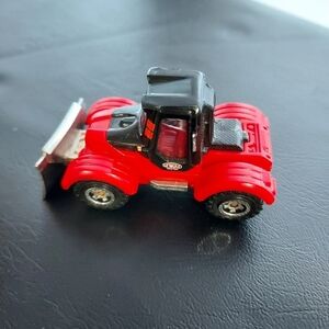 2005, 13 Mattel Matchbox Tractor Plow Lil Mule Snow Plow Constructing Red/Black